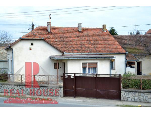 Novi Sad, Sremska Kamenica, prodaja kuće na odličnoj lokaciji sa većim placem