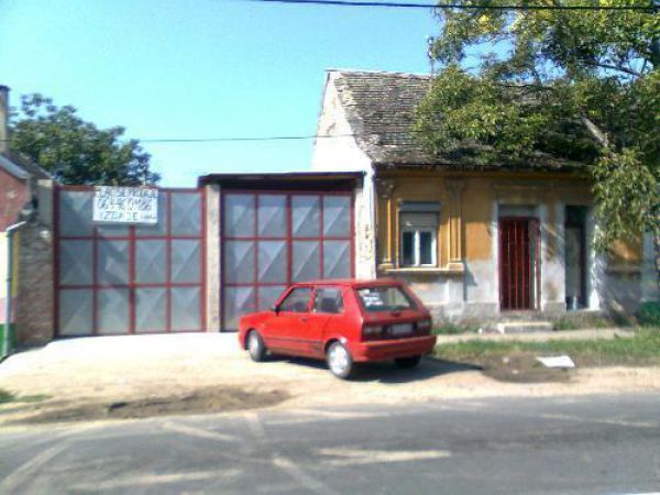 Novi Sad, Petrovaradin, prodaja dvorišnog stana, 56m2