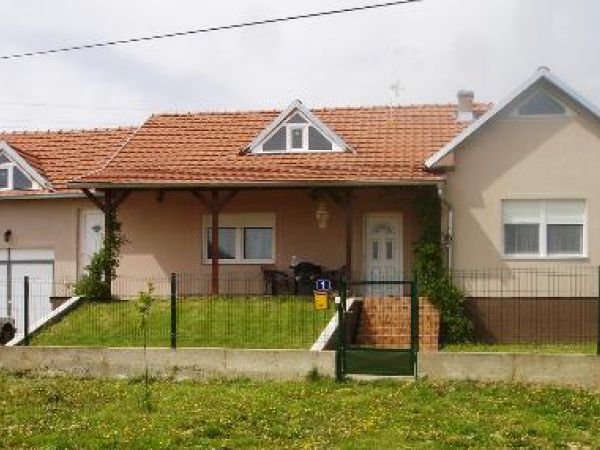 Novi Sad, Petrovardin, prodaja kuće površine 99m2