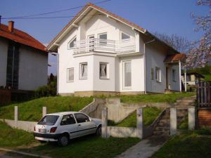 Novi Sad, Sremska kamenica, Centar na prodaju kuća površine 135m2