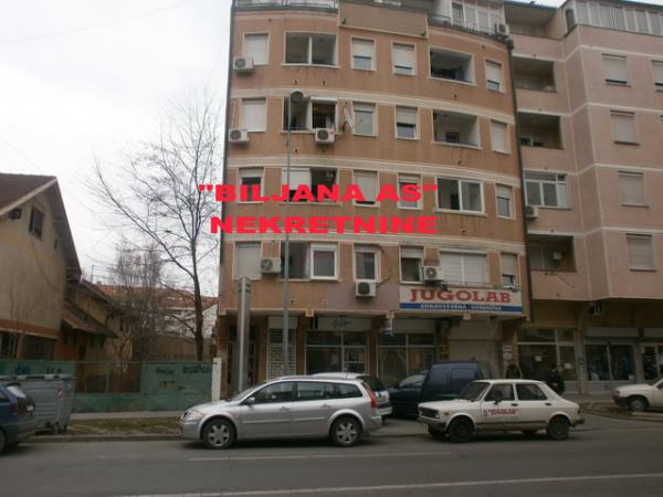 Novi Sad, Cara Dušana, na prodaju dvosoban stan površine 43m2