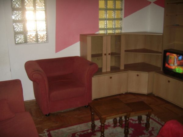 Novi Sad, Grbavica, Izdavanje, dvosoban stan površine 70m2