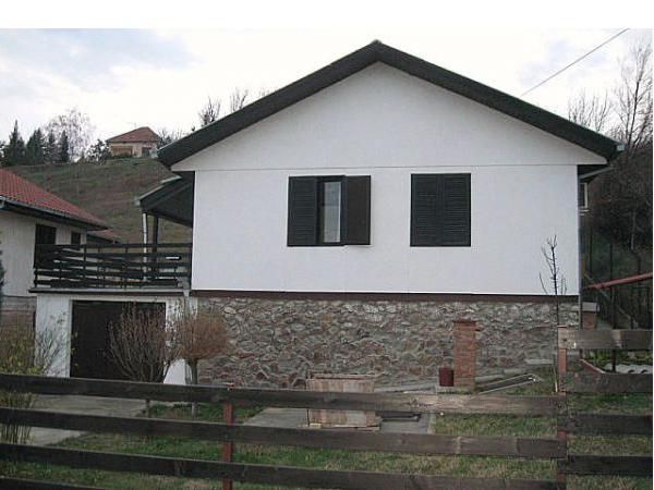 Novi Sad, Rakovac, prodaja porodične kuće od 88 m2 na placu od 8 ari