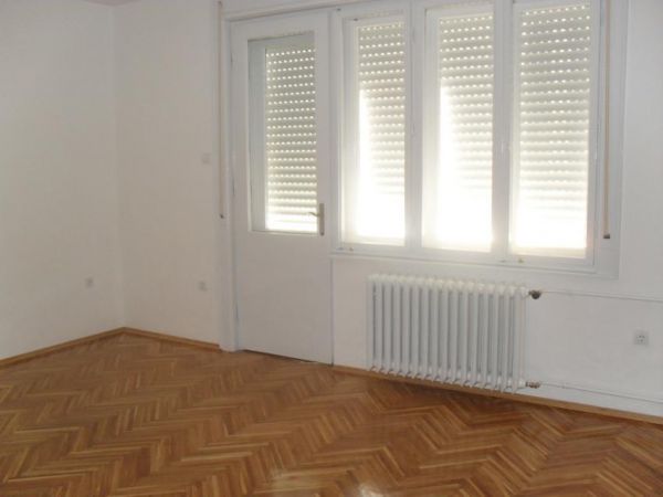 Novi Sad, Centar, Kej, na prodaju dvoiposoban stan površine 70m2