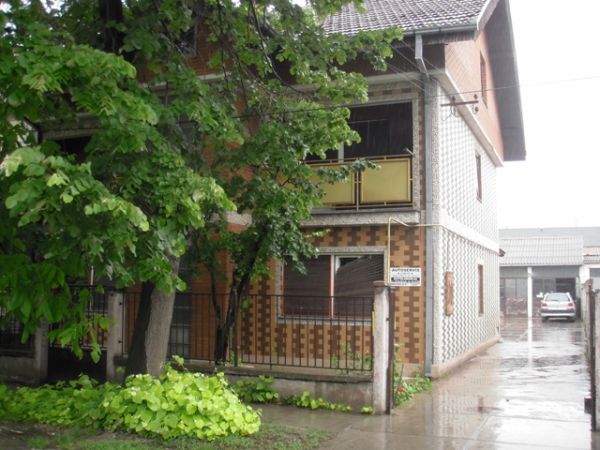Novi Sad, Klisa, na prodaju desetosobna kuća površine 300m2