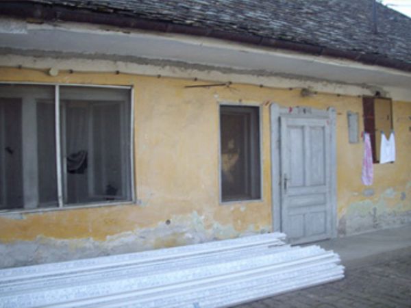 Novi Sad, Petrovaradin, prodaja, dvosoban stan u prizemnoj kući površine 53m2